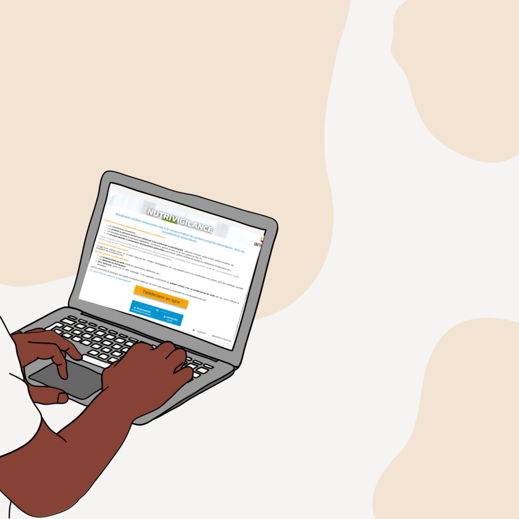 un opérateur déclare un complément alimentaire en ligne sur son ordinateur